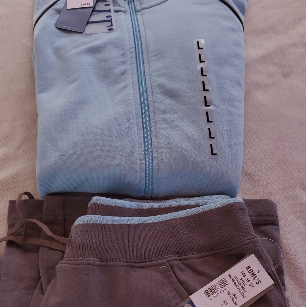 Sweat shirt with crop pants